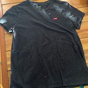 black perfect crew Levi’s tee shirt